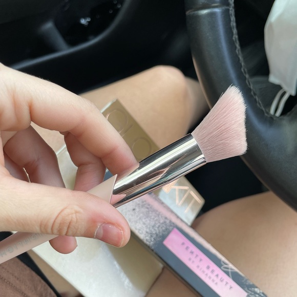 Fenty beauty highlight brush - Picture 5 of 5